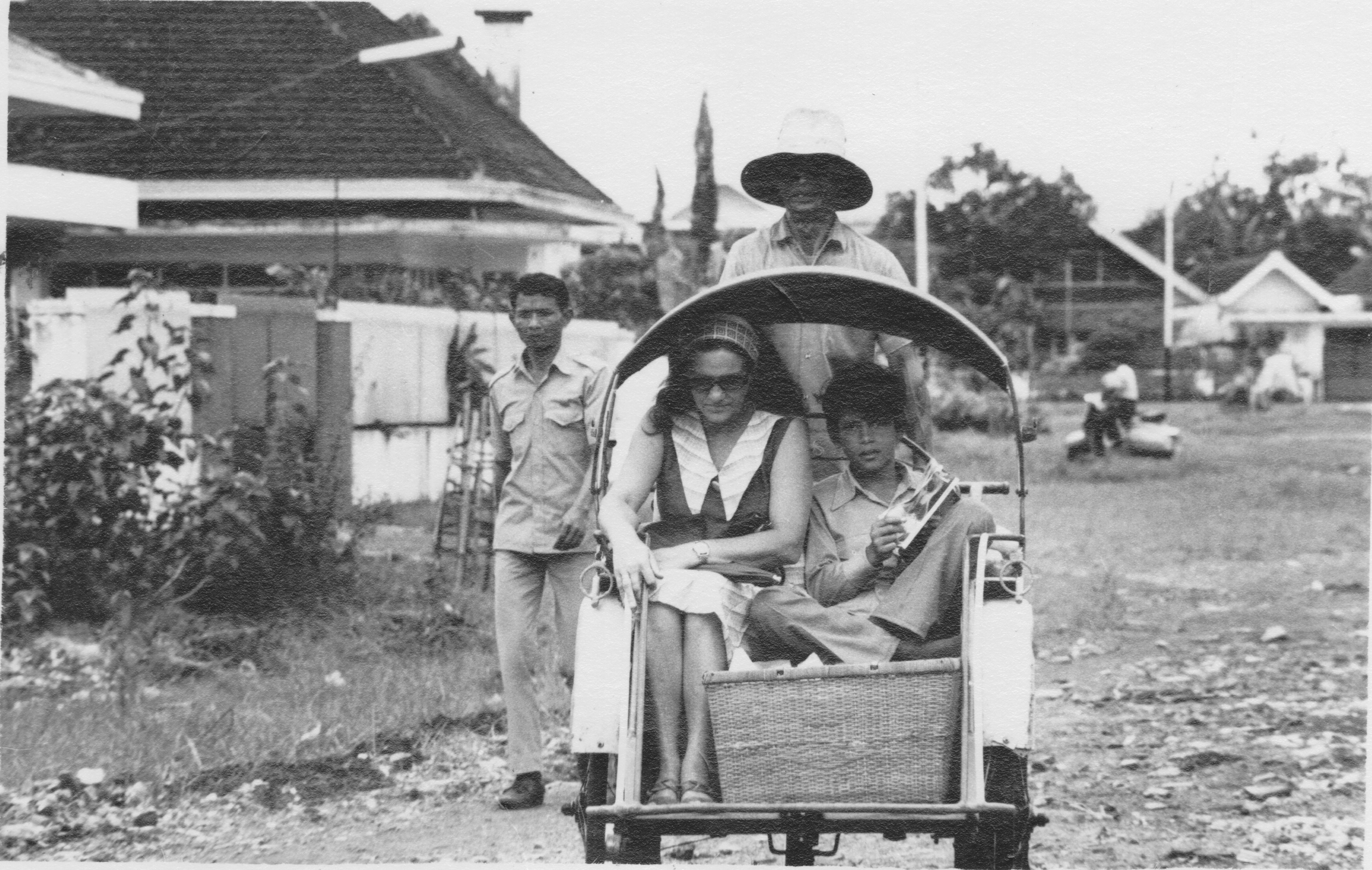 Miny op weg naar gevangenis, Malang 1969