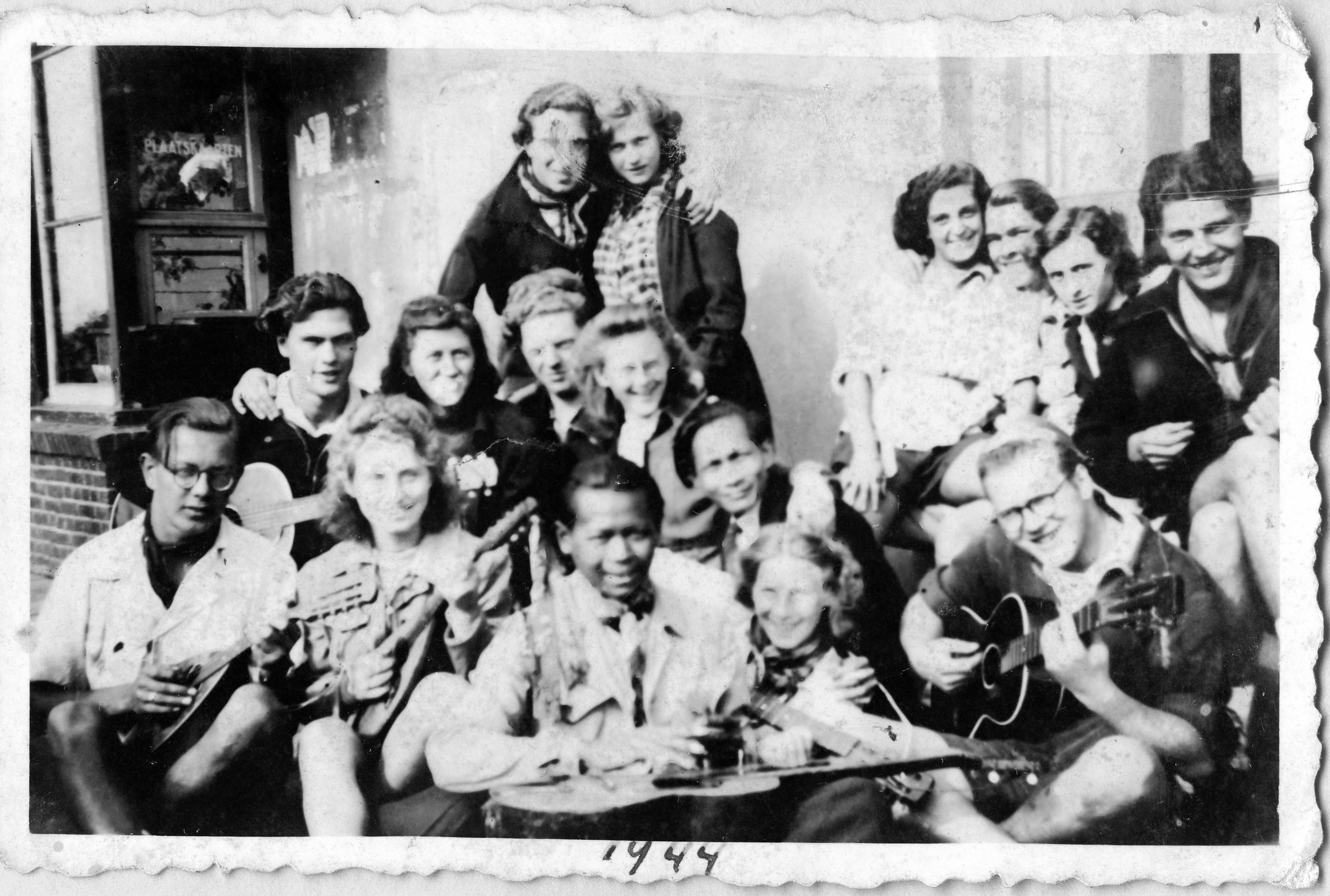 Muziekgezelschap de 'Vrolijke Kornuiten', grote groep